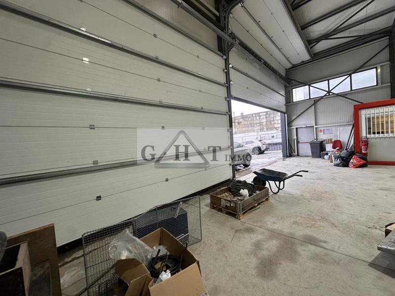Entrepôt - 240 m²