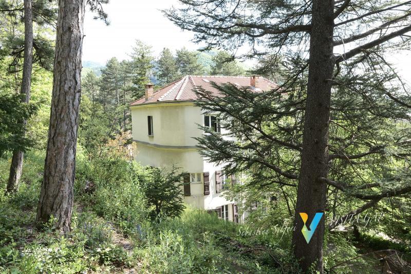 Maison - 427 m² - 17 pièces