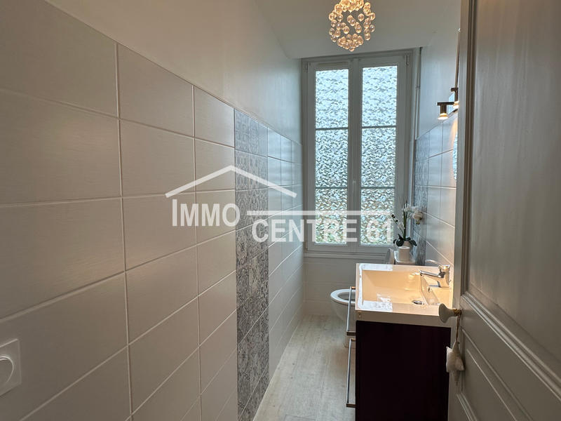 Maison - 163 m² - 9 pièces