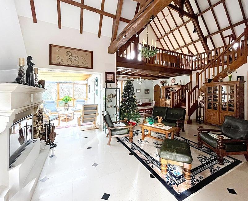 Maison - 297 m² - 9 pièces