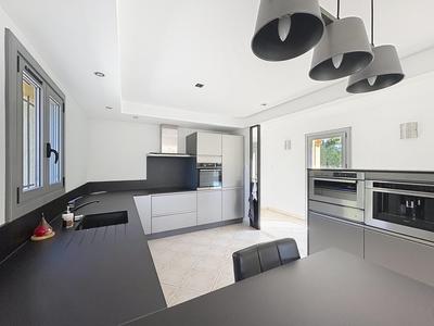 Villa - 240 m² - 8 pièces