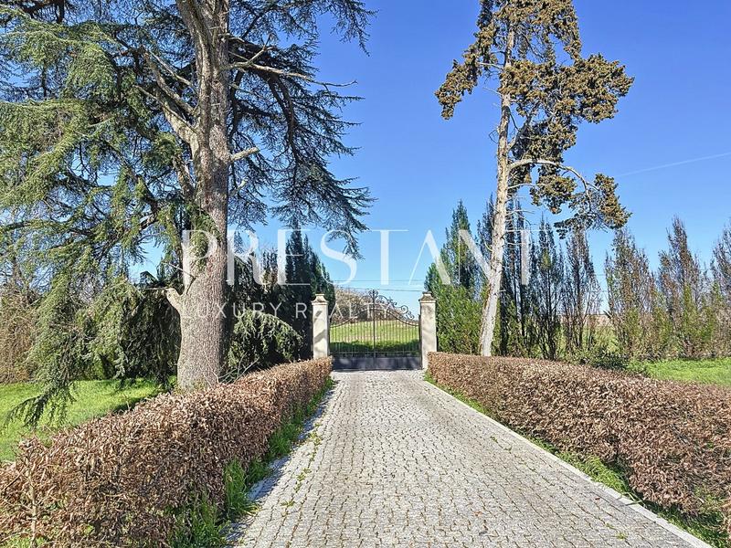 Maison - 655 m² - 14 pièces