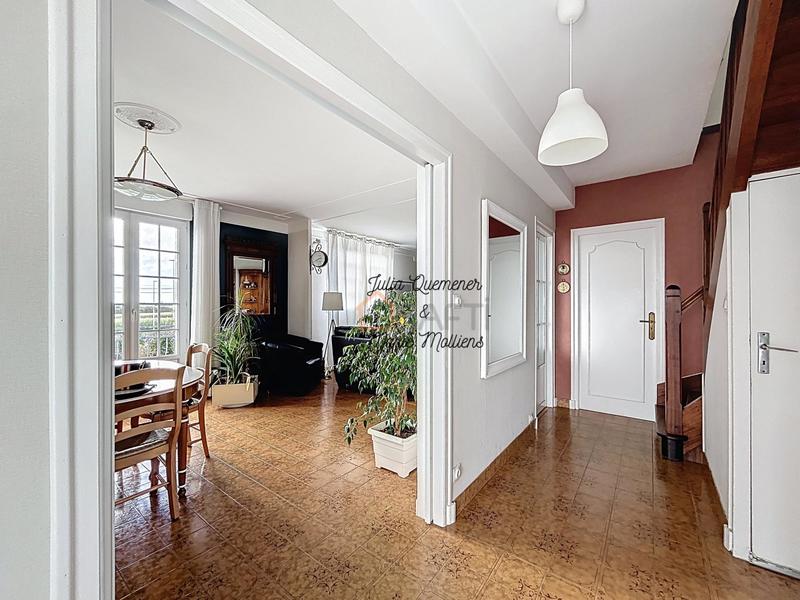 Maison - 104 m² - 7 pièces