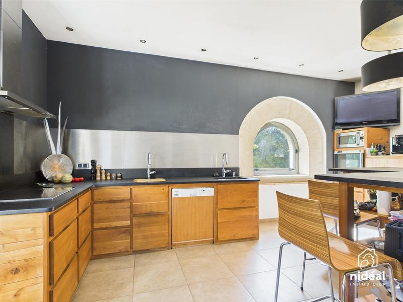 Mas - 350 m² - 13 pièces