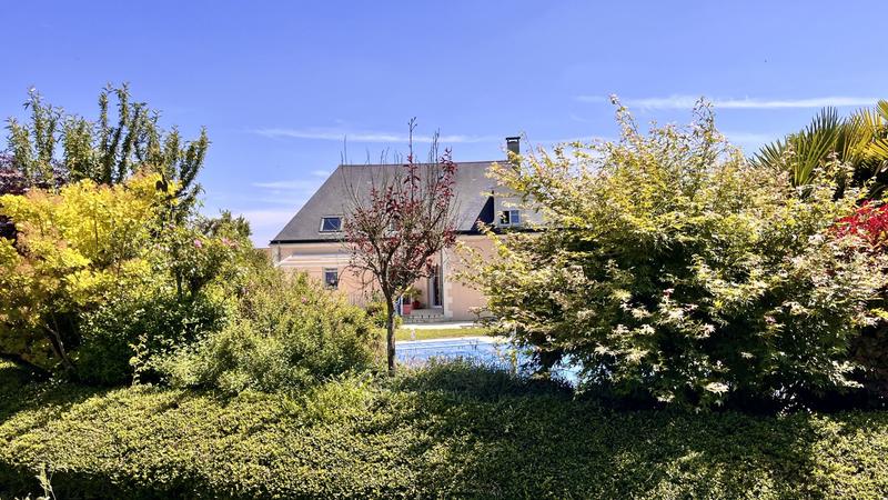 Maison - 230 m² - 6 pièces