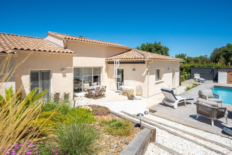 Maison - 233 m² - 4 pièces