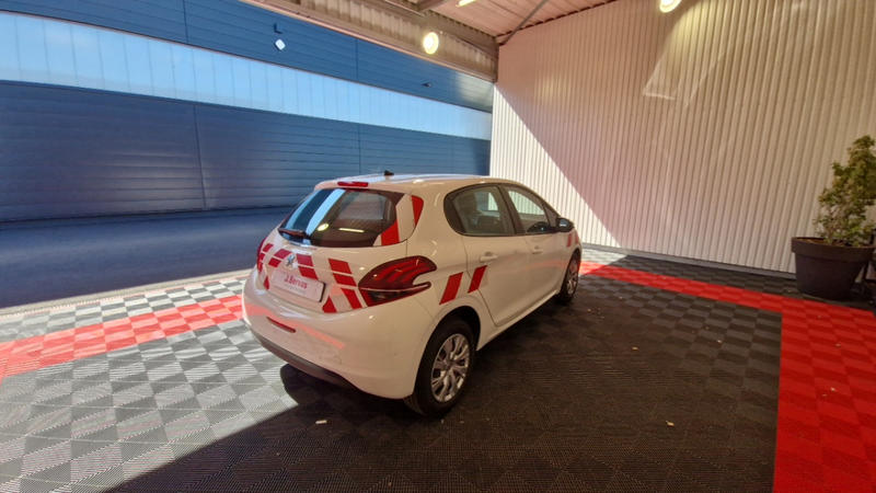 Peugeot 208 affaire Bluehdi 100 Ss Premium