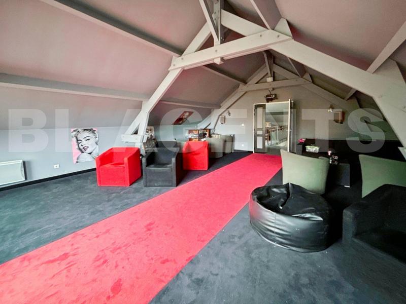 Villa - 322 m² - 6 pièces