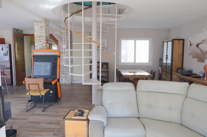 Maison - 180 m² - 7 pièces