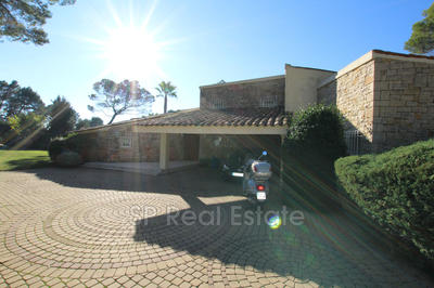 Maison - 250 m² - 8 pièces