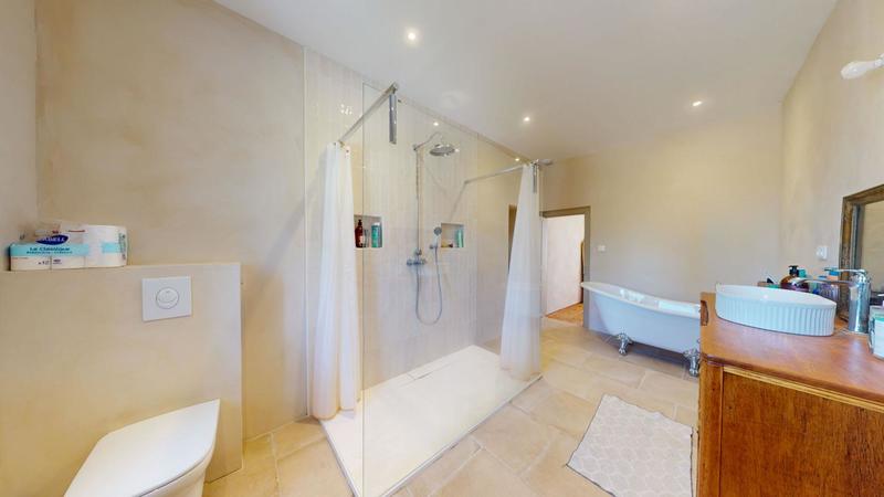 Propriété - 373 m² - 10 pièces