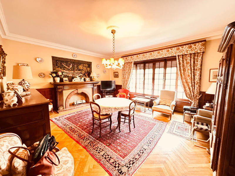 Maison - 316 m² - 9 pièces