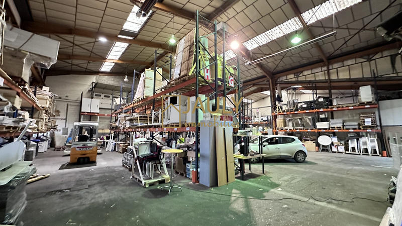 Entrepôt - 930 m²