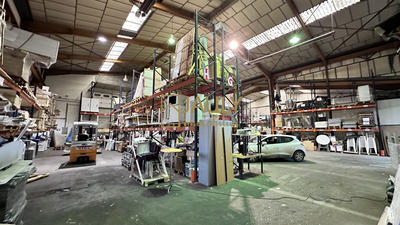 Entrepôt - 930 m²