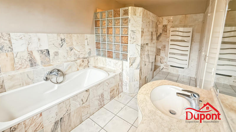 Maison - 236 m² - 10 pièces