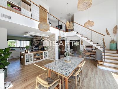 Maison - 212 m² - 8 pièces