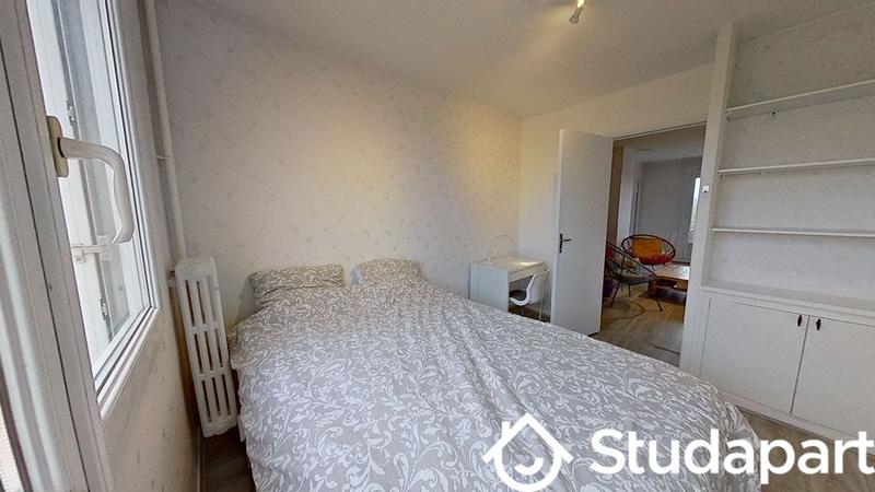 Chambre - 77 m² - 1 pièce
