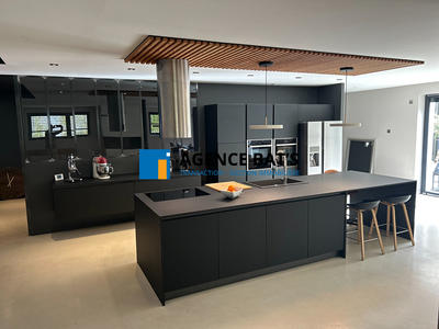 Appartement - 247 m² - 7 pièces