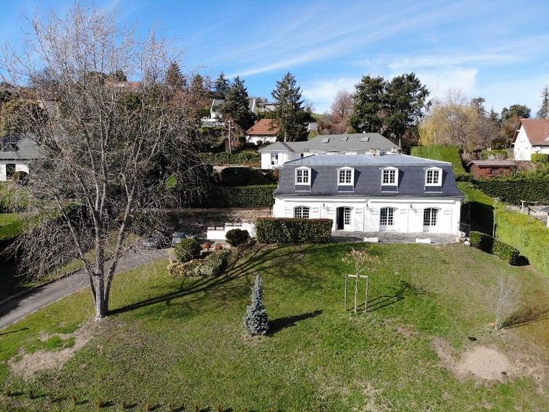 Maison - 204 m² - 9 pièces