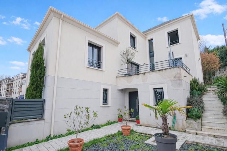 Pavillon - 235 m² - 7 pièces