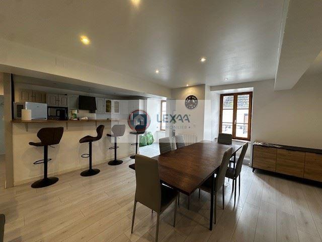 Maison - 225 m² - 8 pièces