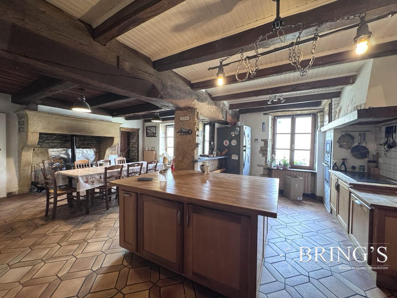 Maison - 204 m² - 6 pièces