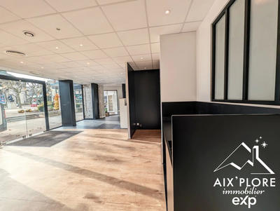 Local d'activités - 81 m²