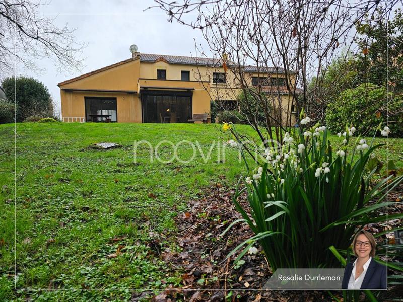 Maison - 210 m² - 8 pièces