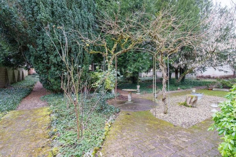 Maison - 240 m² - 10 pièces