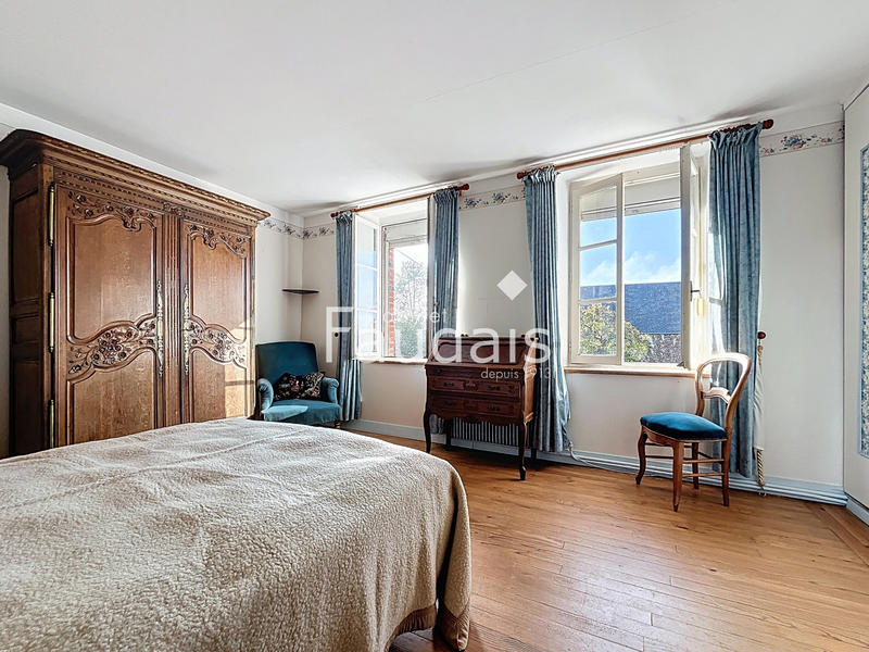 Maison - 212 m² - 8 pièces