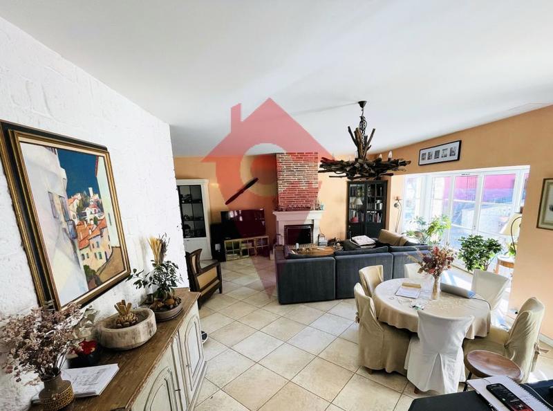 Maison - 250 m² - 7 pièces