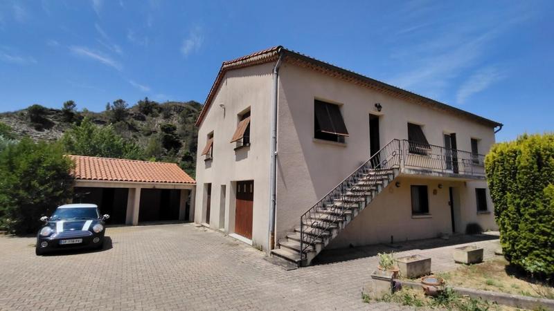 Maison - 220 m² - 15 pièces