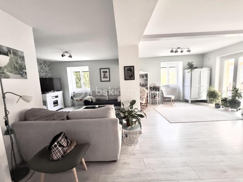 Maison - 262 m² - 9 pièces