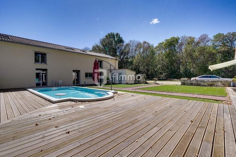 Maison en pierre - 340 m² - 11 pièces