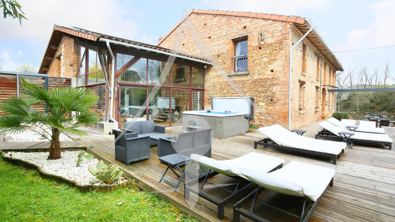 Propriété - 450 m² - 11 pièces