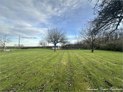 Terrain constructible - 1 915 m²