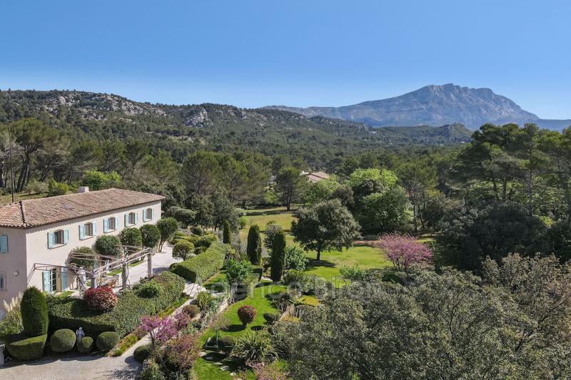 Propriété - 400 m² - 10 pièces