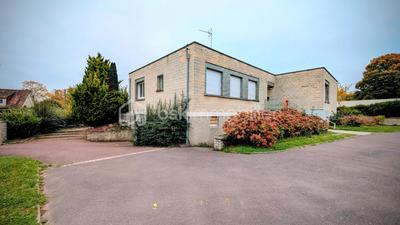 Demeure - 250 m² - 11 pièces