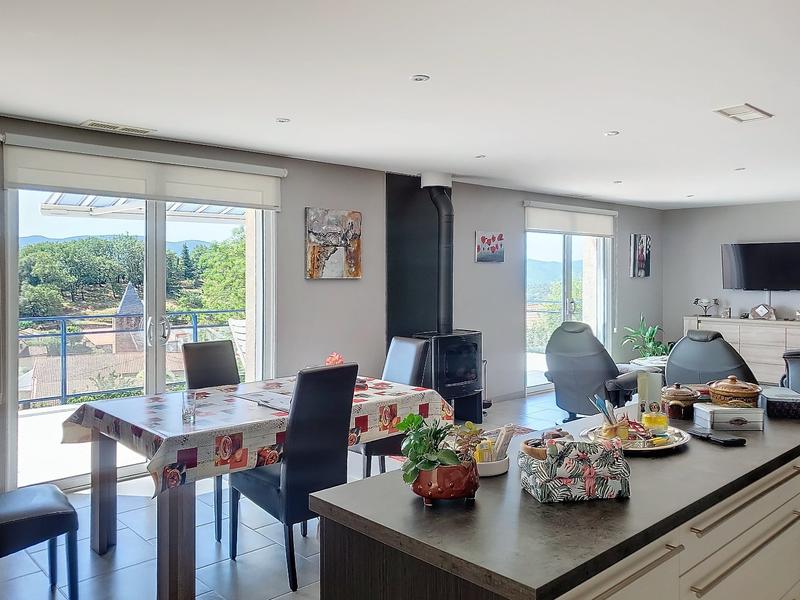 Maison - 200 m² - 5 pièces