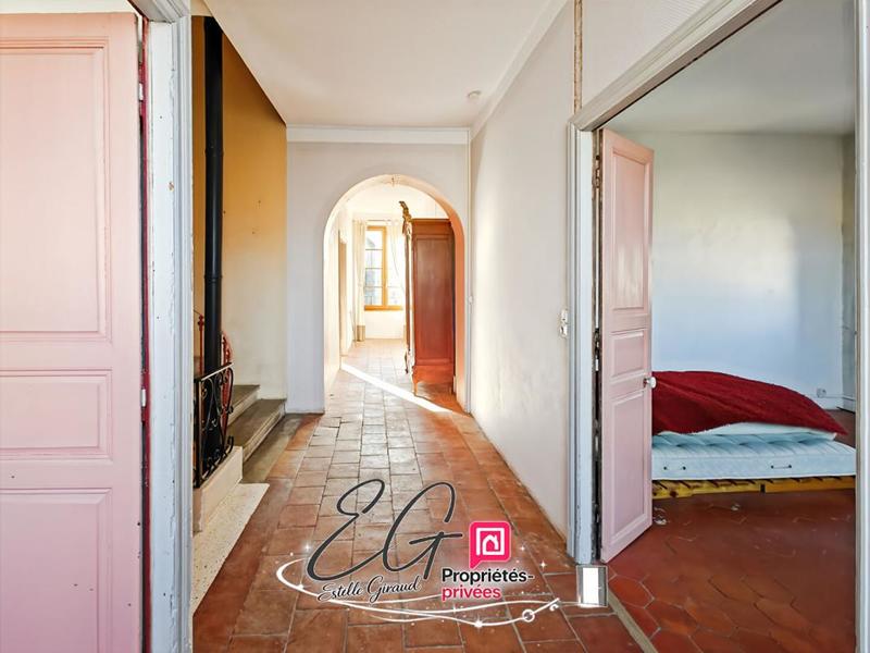 Propriété - 168 m² - 6 pièces