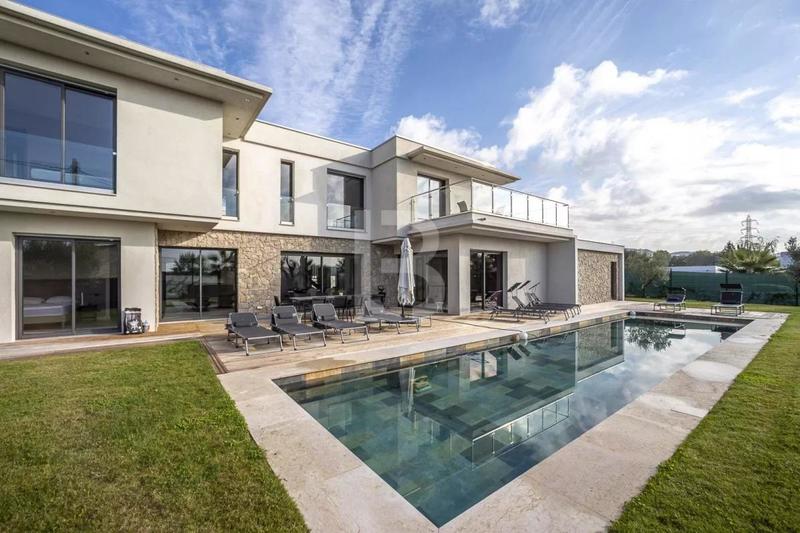 Villa - 265 m² - 7 pièces