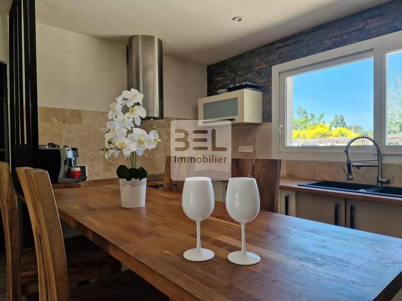 Maison - 220 m² - 8 pièces