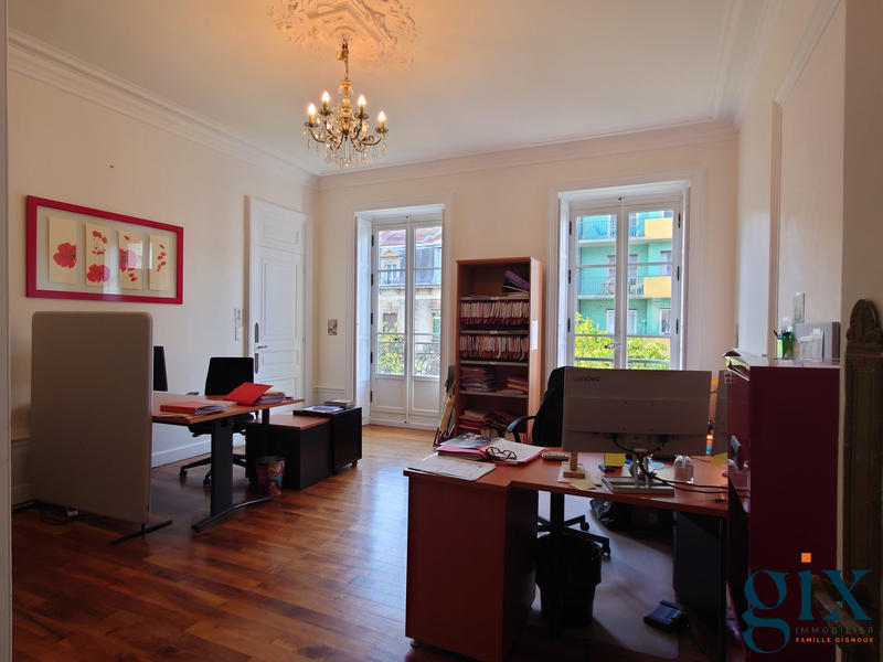 Appartement - 180 m² - 7 pièces