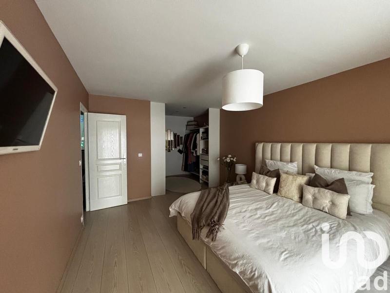 Maison - 212 m² - 8 pièces