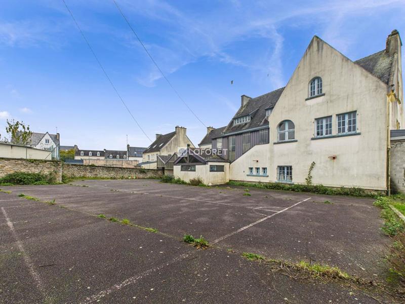 Maison - 585 m² - 18 pièces