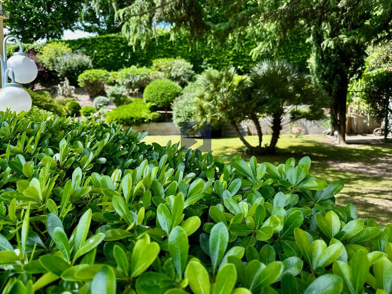 Maison - 190 m² - 9 pièces