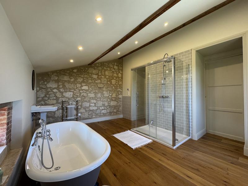 Maison - 445 m² - 10 pièces