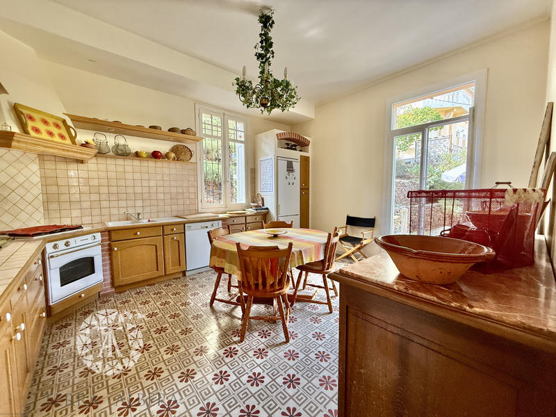 Villa - 219 m² - 10 pièces