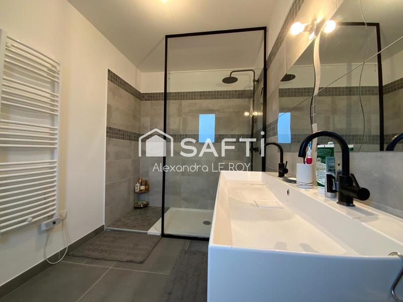 Maison - 223 m² - 9 pièces