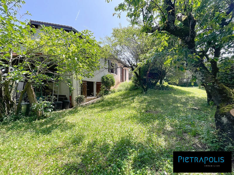 Maison traditionnelle - 90 m² - 4 pièces